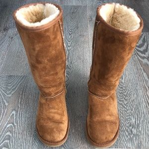 Women's UGG AUSTRALIA Classic Tall Boot - Size 6